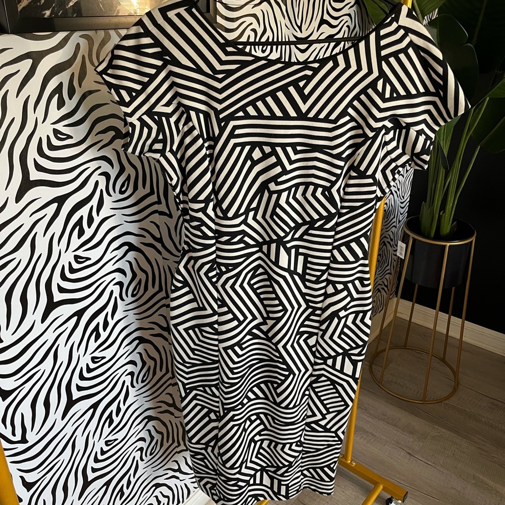 Dress - Picture 4 of 6